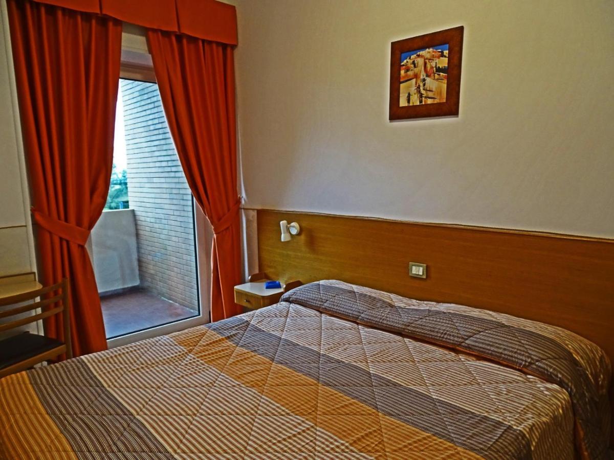 Hotel Bellariva Пескара Екстер'єр фото